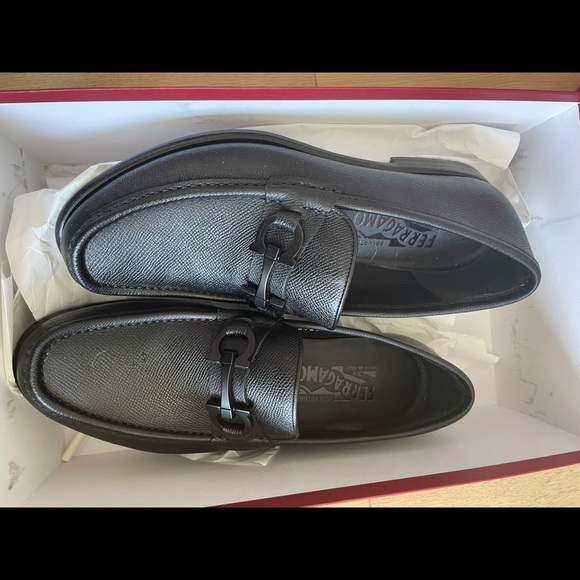 Salvatore Ferragamo | Shoes | Mens Ferragamo Nero Pebble  display picture 2